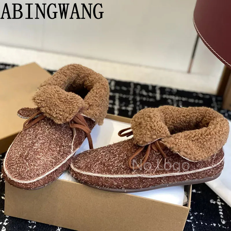 Street Fashion Rome 2025 - 2025 Autumn New Lace Up Round